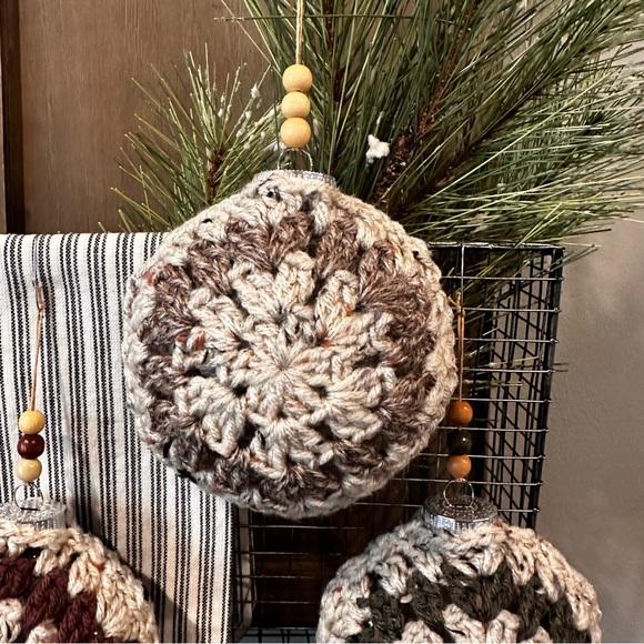 Hand knit/crochet country style Christmas ornaments, set of 3 - Picture 7 of 11